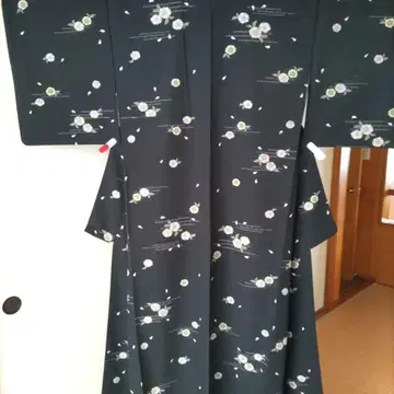 폴리에스테르 블랙 베이스 작은 꽃 기모노 프레타폴리에스테르 코몬 기모노