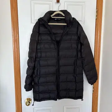 ZARA 블랙 다운 자켓 S 사이즈