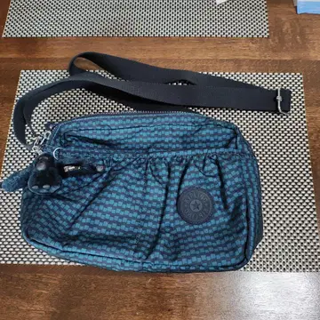 키플링, 다크 블루 체크 무늬 숄더백