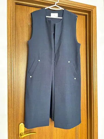 새상품급 네이비 슬리브리스 베스트 M 사이즈