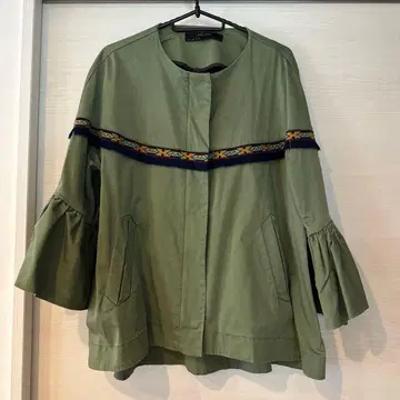 올리브 그린 노카라 자켓 프릴 슬리브