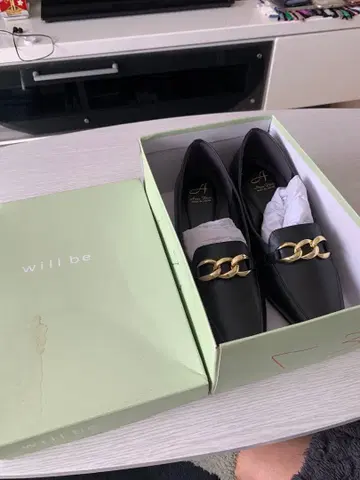 Artie Diva 블랙 로퍼 체인 장식