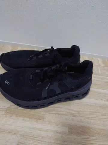 On Cloudstratus 블랙