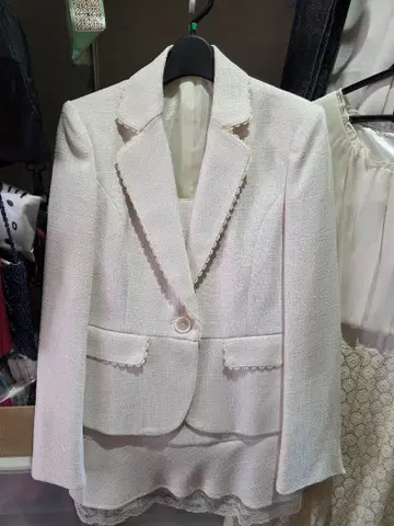 화이트 테일러드 자켓 플레어 스커트 세트