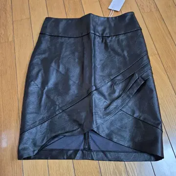 새상품 이탈리아제 8BYYOOX 블랙 합성 피혁 랩 타이트 스커트 44