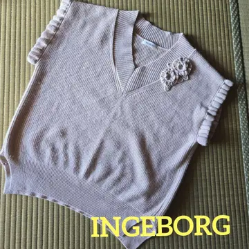 [INGEBORG] 베이지 V넥 니트 베스트 플라워 모티브 포함