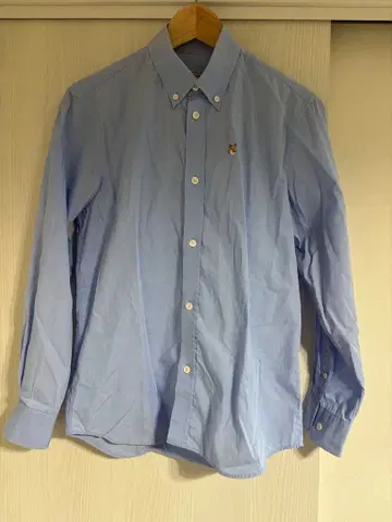 라이트 블루 버튼다운 셔츠 여우 자수