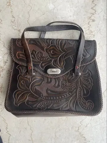 다크 브라운 가죽 핸드백