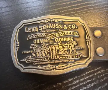 LEVI'S 리벳 장식 천연 가죽 벨트