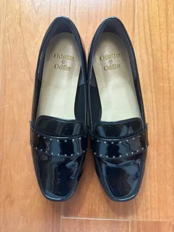 오데뜨 앤 오딜 에나멜 로퍼 22.0 일본제 블랙