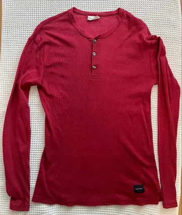 Calvin Klein 빨간색 헨리넥 긴팔 티셔츠