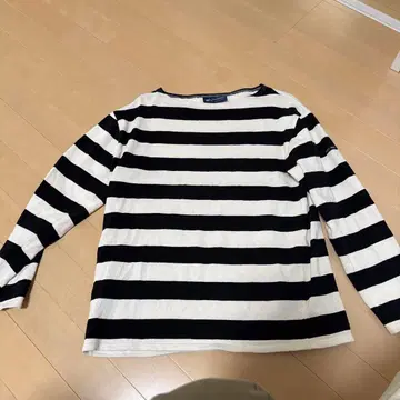 SAINT JAMES 긴팔 티셔츠 블랙과 화이트의 초와이드 스트라이프