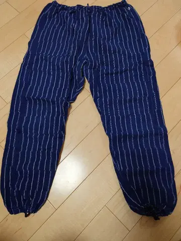 우나기노네도코 스트라이프 디자인 팬츠 네이비