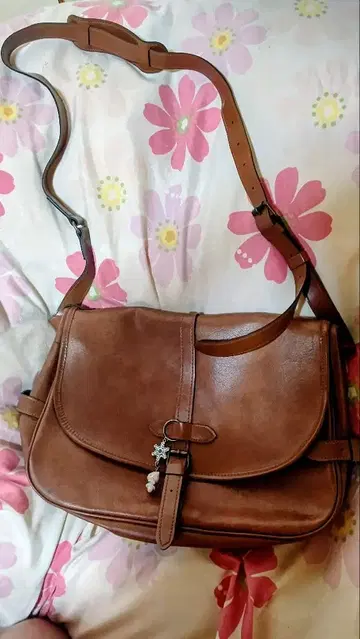 브라운 가죽 숄더백