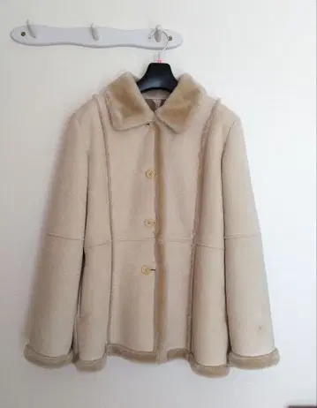 베이지 스웨이드 느낌 인조 모피 자켓