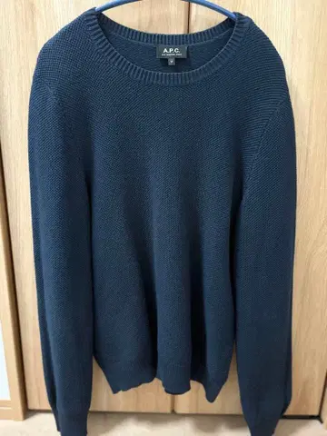 A.P.C. 네이비 크루넥 니트