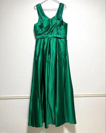 그린의 레이스업 드레스