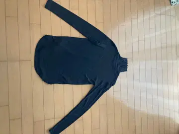 유니버셜 티슈 블랙 하이넥 긴팔 상의