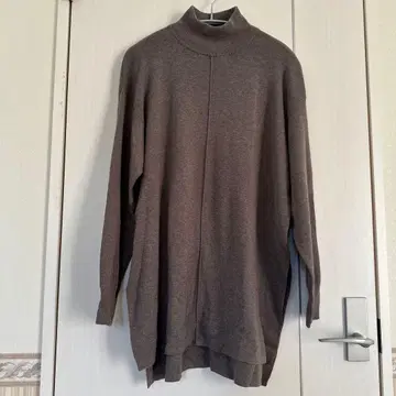 오버 사이즈 하이넥 니트