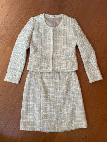 새상품급 베이지 수트 9호