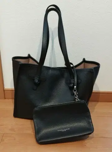 잔니 키아리니 멀티셀라 블랙 가죽 토트백