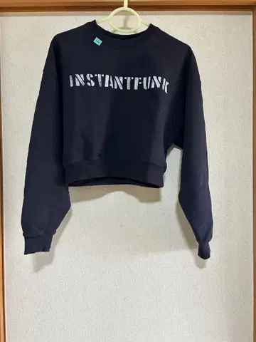 INSTANTFUNK 크롭 맨투맨
