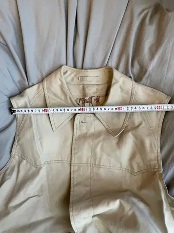 베이지 슬리브리스 자켓