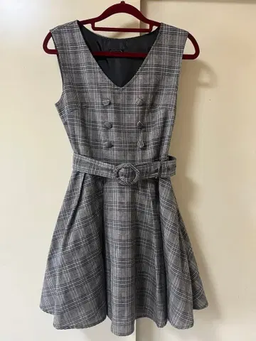 evelyn 체크 무늬 슬리브리스 원피스