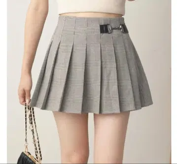 [ Chico ] 디자인 버클 벨트 부착 플리츠 미니 치마바지