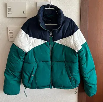 Bershka 숏 기장 다운 자켓 그린 화이트 네이비