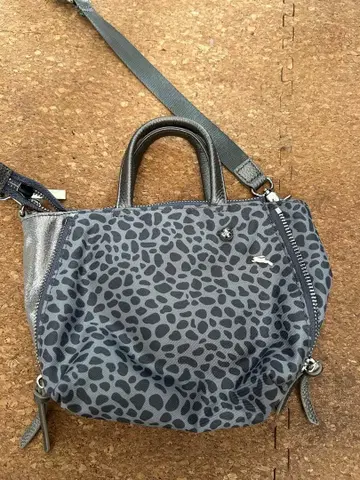 OSAM 레오파드 무늬 숄더백 그레이