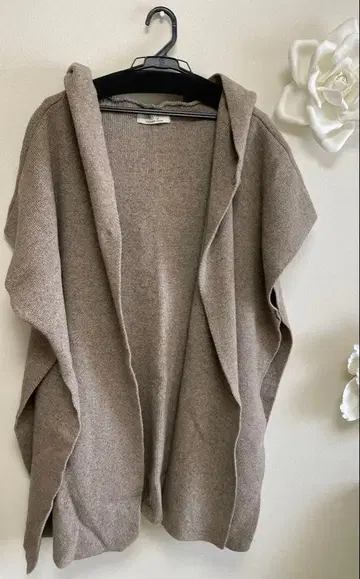 브링스 후드 부착 니트 베스트