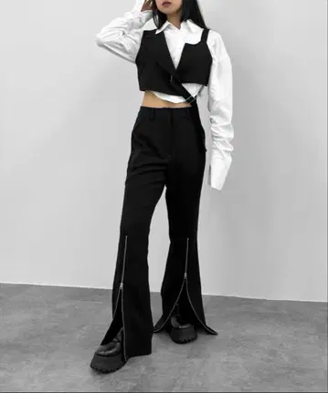 [ LVEU. ] 센터 지퍼 플레어 팬츠 블랙