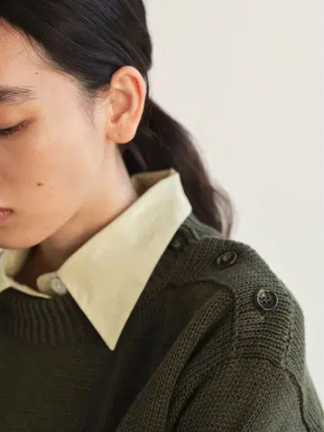 2022 SS 스코틀랜드제 버튼 숄더 스웨터