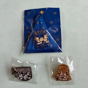 Disney Ambassador H.의 크리스마스 버전 핀 배지 세트