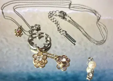 MARY QUANT 플라워 모티브 목걸이