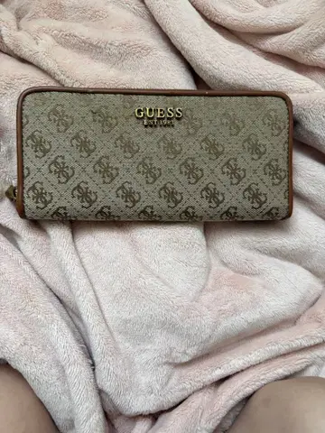 GUESS 모노그램 장지갑 베이지