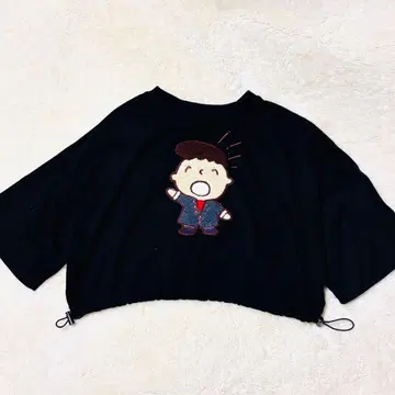 [ SSP 사이즈 ] 모두의 타아보 숏 기장 사가라 자수 T셔츠 산리오