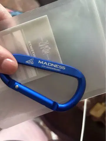 MADNESS 4주년 키링