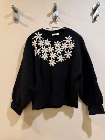 ships 플라워 니트 블랙 화이트