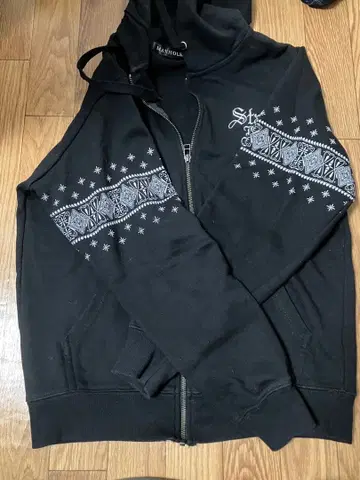 블랙 자수 풀 지퍼 후드티