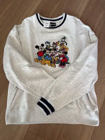 julidy x Disney x moussy 콜라보 맨투맨