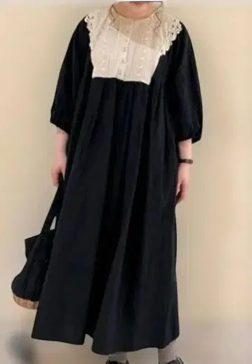 사만사 모스모스 가슴 배색 레이스 원피스