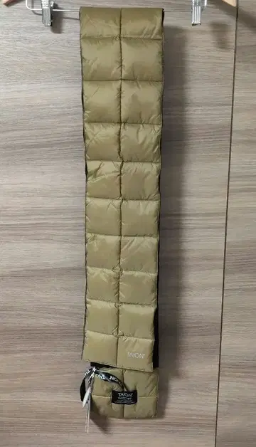 미사용 새상품 롱 기장 166cm TAION 블록 다운 머플러 베이지