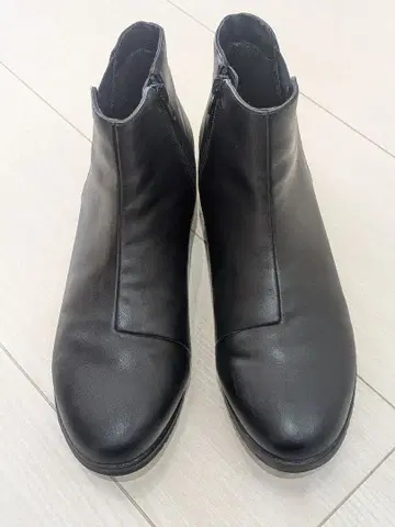 블랙 지퍼 부티