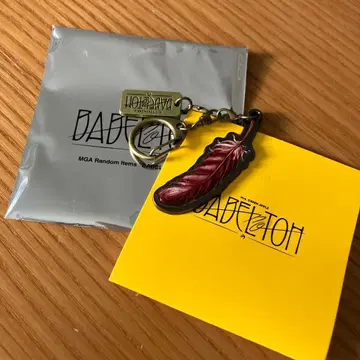 미세스 그린애플 바벨탑 가챠 깃털 키링 빨간색 오오모리 모토키