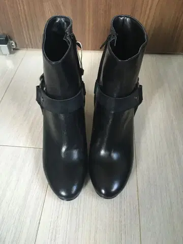 새상품 TRUSSARDI JEANS 숏부츠