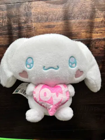 새상품 산리오 시나몬 롤 봉제 인형 하트 포함