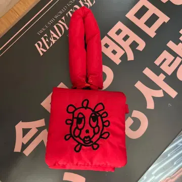 채영 AirPods 케이스