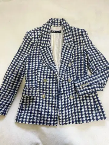 ZARA 네이비와 화이트 체크 무늬 자켓